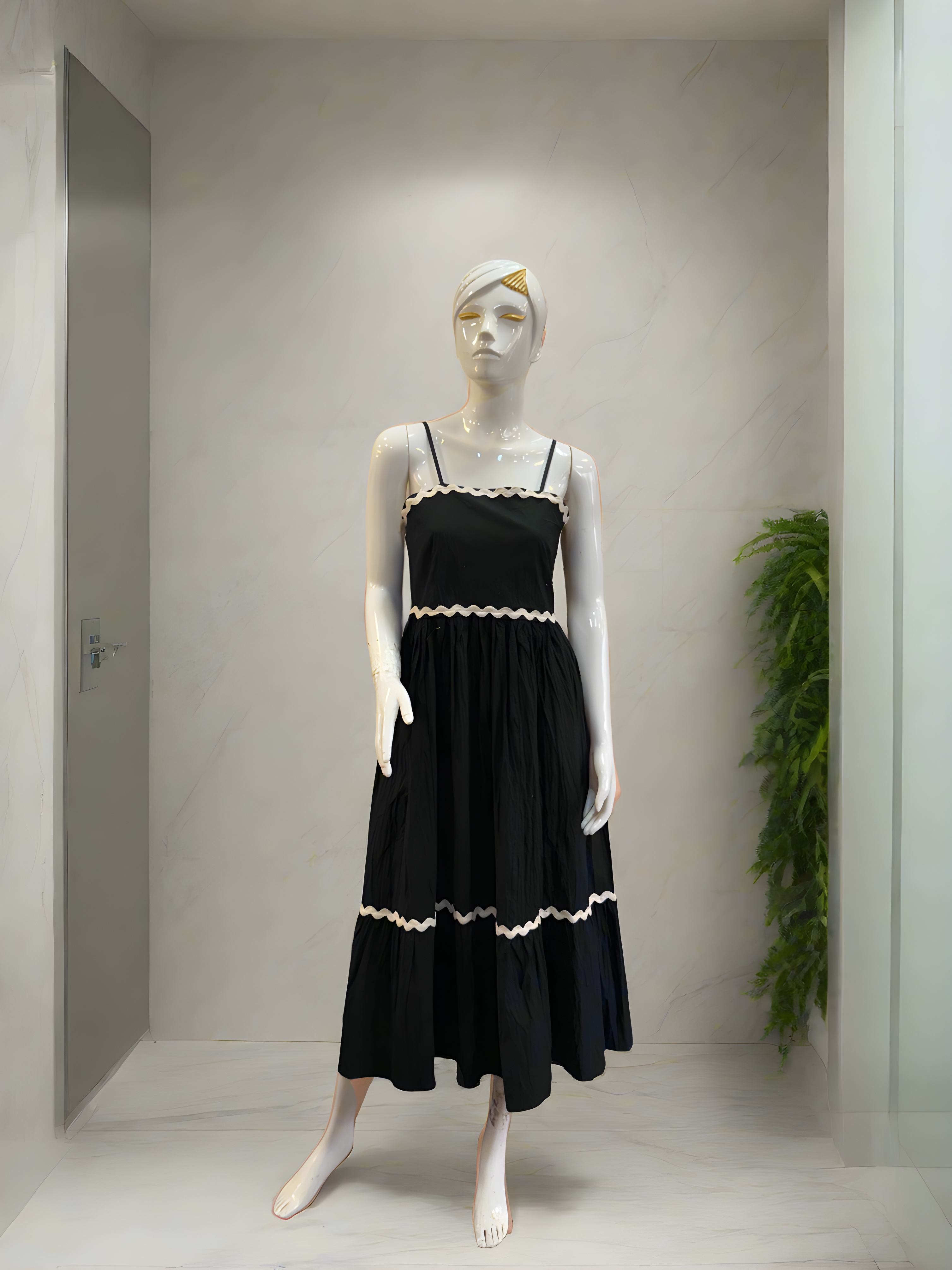 Long Sleeveless Dress With Lace