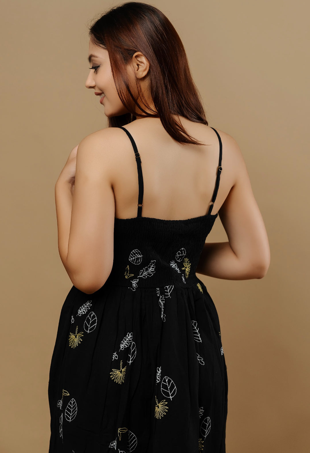 Sleeveless Embroidered dress